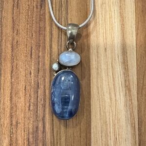 Elegant 925 Silver Pendant Necklace